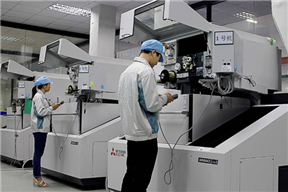 What is the difference between injection molding and blow molding?